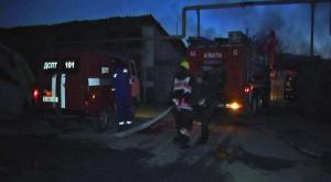 Пожар в Алматы: 5 авто сгорели на СТО 