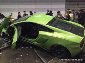 В Китае в результате ДТП разбилось Lamborghini и сильно пострадал Ferrari