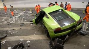 В Китае в результате ДТП разбилось Lamborghini и сильно пострадал Ferrari 