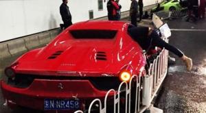 В Китае в результате ДТП разбилось Lamborghini и сильно пострадал Ferrari 