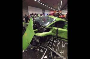 В Китае в результате ДТП разбилось Lamborghini и сильно пострадал Ferrari 