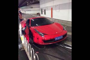 В Китае в результате ДТП разбилось Lamborghini и сильно пострадал Ferrari 