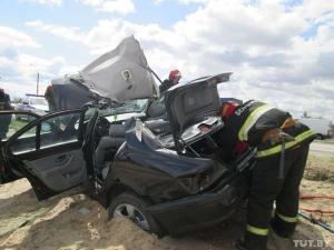 В Гомеле водитель BMW врезался в столб: погиб пассажир 