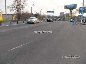 ДТП в Киеве: ВАЗ врезался в Chevrolet Aveo и перевернулся 