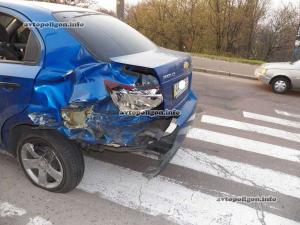 ДТП в Киеве: ВАЗ врезался в Chevrolet Aveo и перевернулся 
