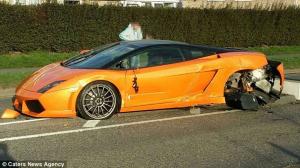 Разбил о столб свой Lamborghini Gallardo 