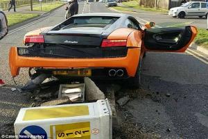 Разбил о столб свой Lamborghini Gallardo 