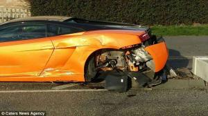 Разбил о столб свой Lamborghini Gallardo 