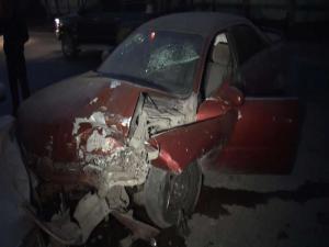В Алматы Lada лоб в лоб столкнулась с Toyota 