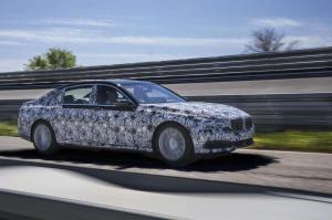Официальные снимки BMW 7-Series 2016 года в камуфляже 