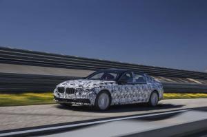 Официальные снимки BMW 7-Series 2016 года в камуфляже 