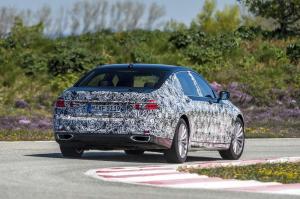 Официальные снимки BMW 7-Series 2016 года в камуфляже 