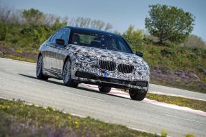 Официальные снимки BMW 7-Series 2016 года в камуфляже 