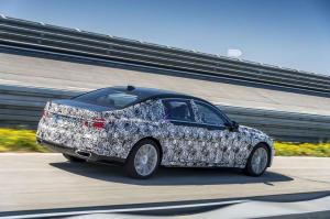 Официальные снимки BMW 7-Series 2016 года в камуфляже 