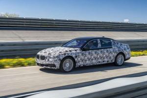 Официальные снимки BMW 7-Series 2016 года в камуфляже 