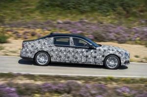 Официальные снимки BMW 7-Series 2016 года в камуфляже 