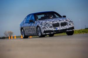Официальные снимки BMW 7-Series 2016 года в камуфляже 