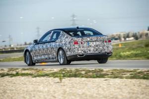 Официальные снимки BMW 7-Series 2016 года в камуфляже 