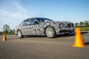 Официальные снимки BMW 7-Series 2016 года в камуфляже 