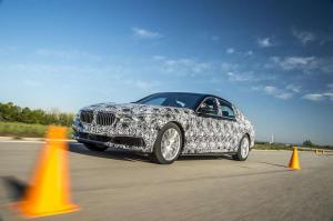 Официальные снимки BMW 7-Series 2016 года в камуфляже 