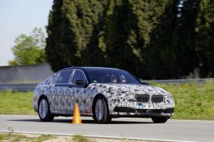 Официальные снимки BMW 7-Series 2016 года в камуфляже 
