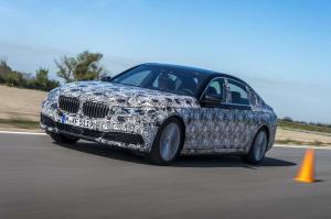 Официальные снимки BMW 7-Series 2016 года в камуфляже 
