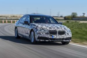 Официальные снимки BMW 7-Series 2016 года в камуфляже 