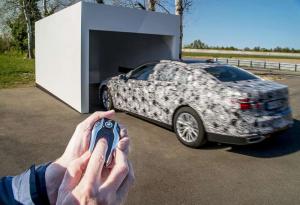 Официальные снимки BMW 7-Series 2016 года в камуфляже 