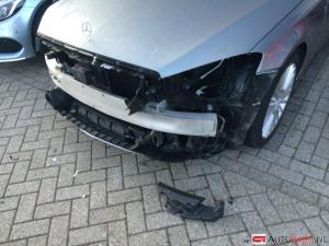 Грустное зрелище: новые Mercedes-Benz с вырванной оптикой в Голландии 
