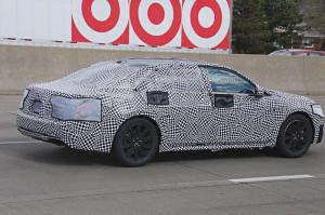 Шпионские снимки Lincoln Continental 2017 года 