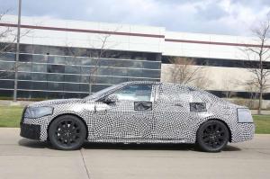 Шпионские снимки Lincoln Continental 2017 года 