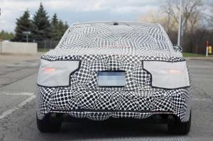 Шпионские снимки Lincoln Continental 2017 года 