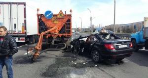 На МКАД Lifan врезался в МАЗ дорожников: пострадал водитель легковушки 