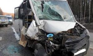 В Прикамье автобус с пассажирами врезался в Hyundai