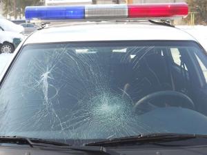 В центре Баку разбили автомобиль ГАИ