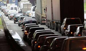 ЦОДД прогнозирует вечерние пробки на выездах из Москвы из-за открытия дачного сезона