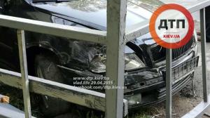 В Киеве Skoda протаранила остановку с детьми 