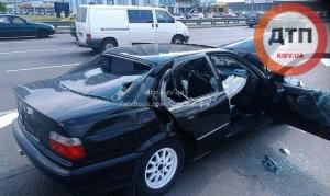 В столкновении Mercedes и BMW в Киеве пострадали шестеро 