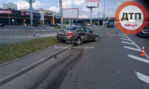 В столкновении Mercedes и BMW в Киеве пострадали шестеро 
