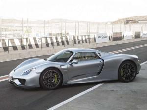 Дебютная продажа Porsche 918 Spyder в России