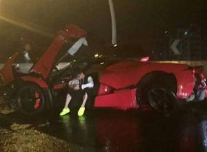 Вот одна из 499 LaFerrari разбита подростком