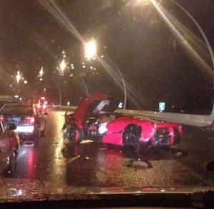 Вот одна из 499 LaFerrari разбита подростком 