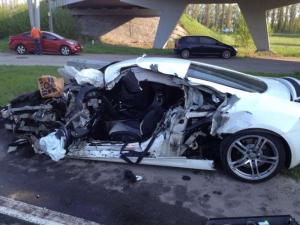 Под Киевом девушка на Audi R8 на огромной скорости протаранила дорожников