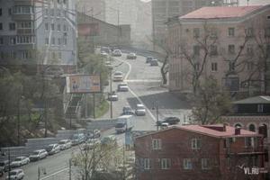 На улице Суханова во Владивостоке нанесли двойную сплошную линию разметки