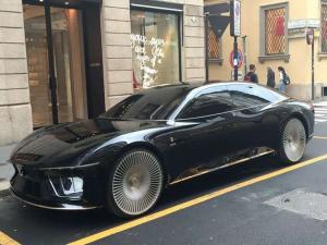 Italdesign Giugiaro GEA на улице в Милане 