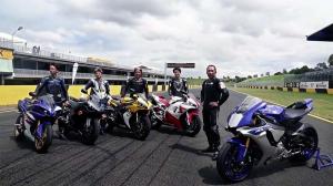 Руководители проекта Yamaha YZF-R1 отмечают развитие супербайка