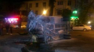 Уходившая от погони Honda сбила инкассаторский фургон в центре Алматы 