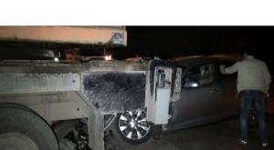 Infiniti влетел в автокран в Алматы 
