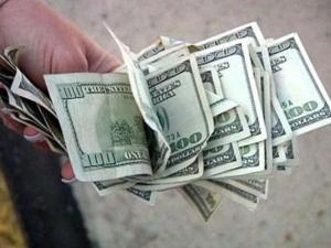 Убежавшие от полиции пуэрториканцы забыли в машине $800 тыс.