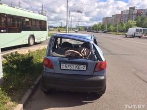 В Минске пьяный бесправник на Daewoo протаранил два автомобиля и опрокинулся 